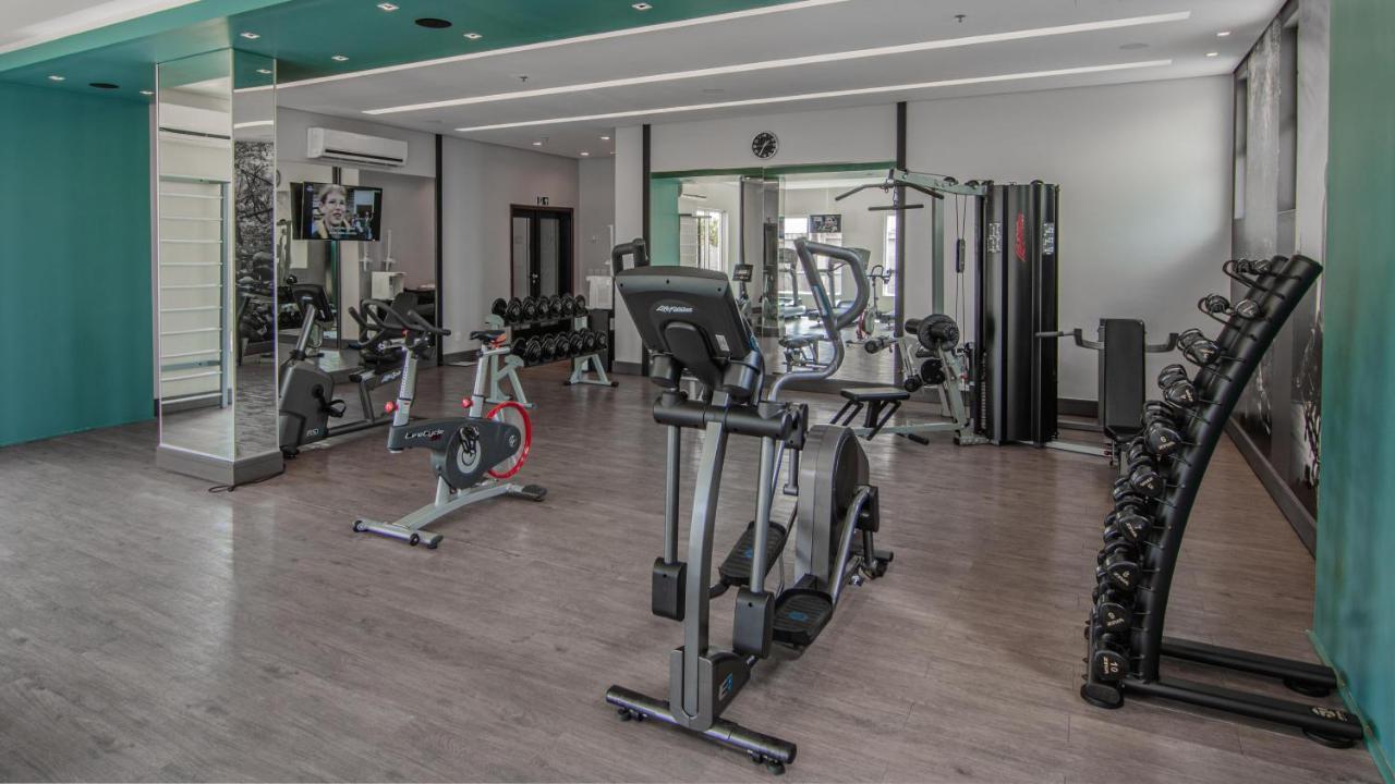 Hotel Deville Prime Porto Alegre Dış mekan fotoğraf A gym in a hotel