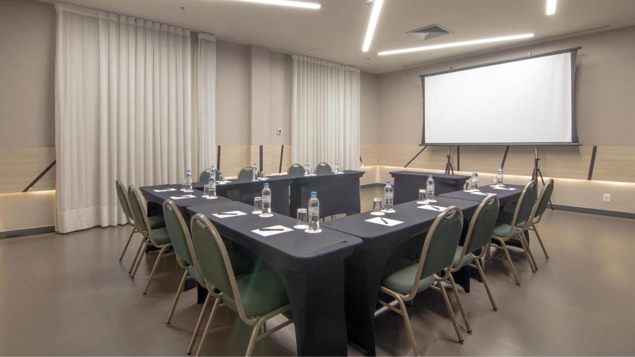 Hotel Deville Prime Porto Alegre Dış mekan fotoğraf Meeting room