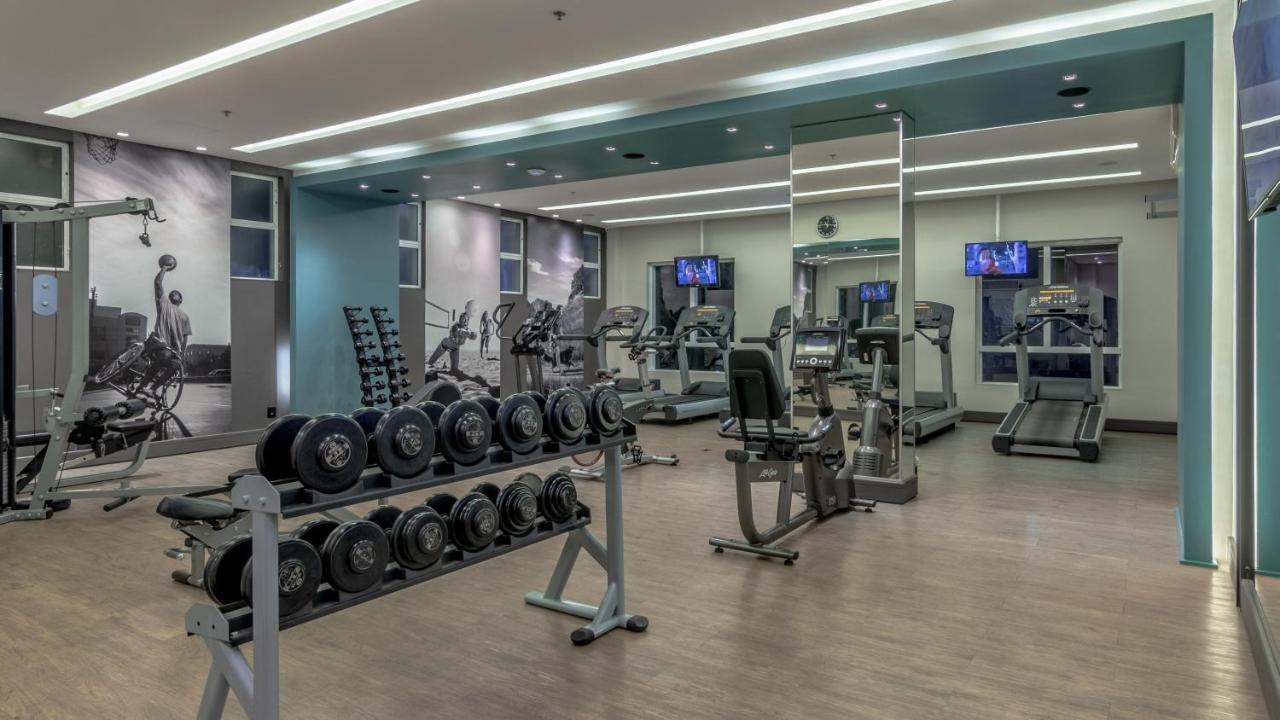 Hotel Deville Prime Porto Alegre Dış mekan fotoğraf The gym at the hotel