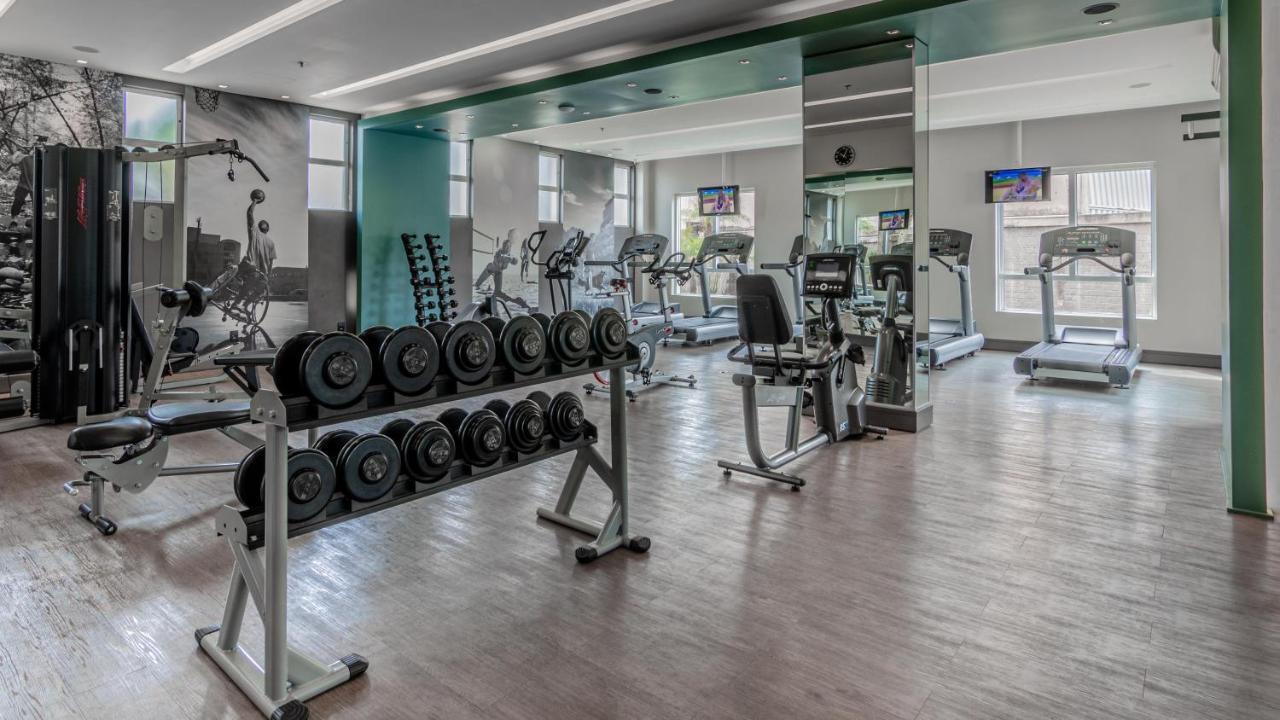 Hotel Deville Prime Porto Alegre Dış mekan fotoğraf The gym at the hotel