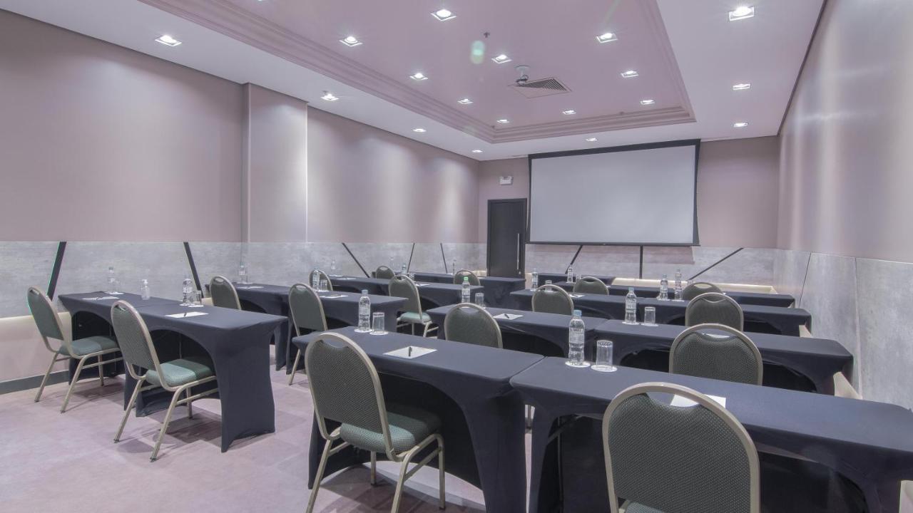 Hotel Deville Prime Porto Alegre Dış mekan fotoğraf Meeting room